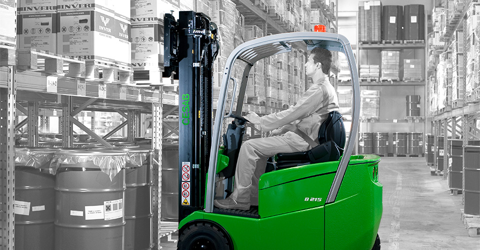 three wheel electric cesab forklift b200 operated in the warehouse